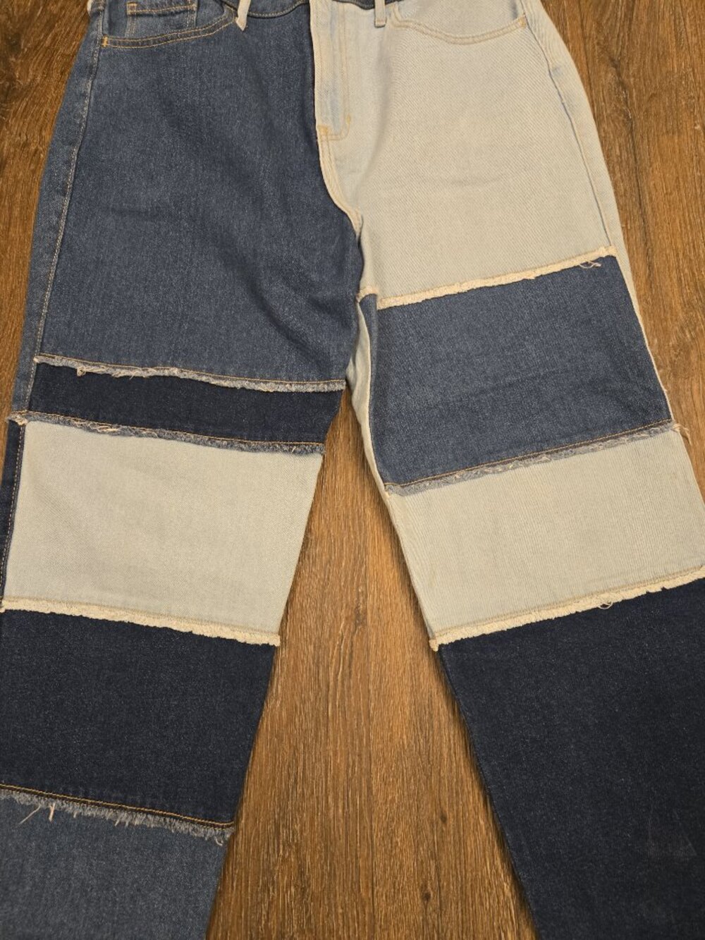 Womens Hollister Ultra High Rise Patchwork Jeans 15R Raw Hem Straight Leg NWT - Picture 5 of 6